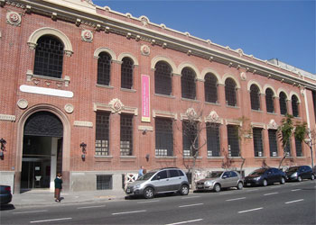 Obras sobre papel de la Colección Deutsche Bank, en diálogo con obras del Museo de Arte Moderno, ubicado en avenida San Juan 350, de la Ciudad Autónoma de Buenos Aires, la exposición, de más de 180 dibujos, con curaduría de Victoria Noorthoor, se presentó en la Deutsche Bank Kunsthalle de Berlín entre noviembre de 2013 y marzo de 2014 y llega a nuestro país para ampliar el diálogo con una selección de obras del MAMBA.